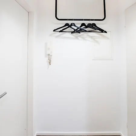 1 BR Studio - ZENTRAL - PARKHAUS - BUSINESS - KAFFEE - NETFLIX - SMART TV - KÜCHE