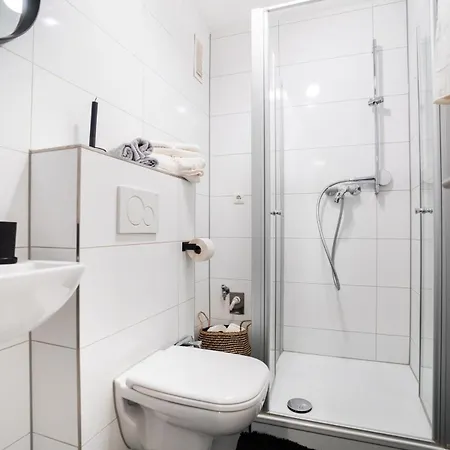 1 BR Studio - ZENTRAL - PARKHAUS - BUSINESS - KAFFEE - NETFLIX - SMART TV - KÜCHE * Wiesbaden