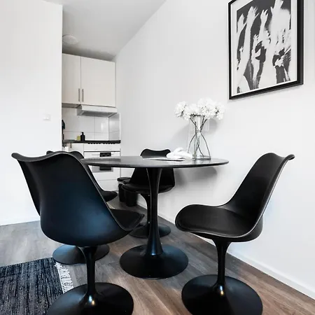 1 BR Studio - ZENTRAL - PARKHAUS - BUSINESS - KAFFEE - NETFLIX - SMART TV - KÜCHE *