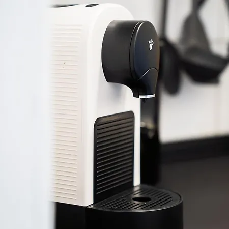 1 BR Studio - ZENTRAL - PARKHAUS - BUSINESS - KAFFEE - NETFLIX - SMART TV - KÜCHE
