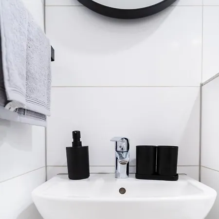 1 Bedroom Studio - Zentral - Parkhaus - Business - Kaffee - Netflix - Smart Tv - Kueche Apartment *